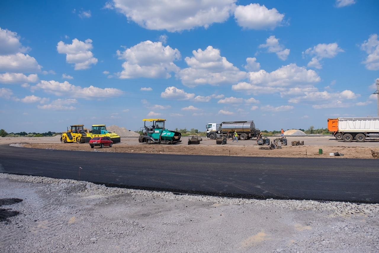 Продолжаются ремонтные работы на новой трассе Днепр - Решетиловка Продолжаются ремонтные работы на новой трассе Днепр - Решетиловка