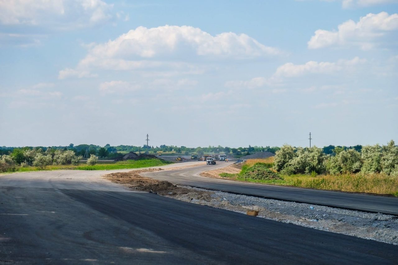 Водители получат современную четырехполосную трассу Водители получат современную четырехполосную трассу