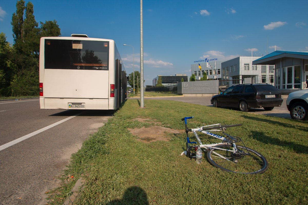 Автобус ждал людей с предприятия Автобус ждал людей с предприятия
