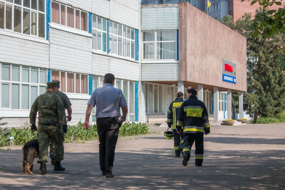 А также сотрудники патрульной полиции и ГСЧС А также сотрудники патрульной полиции и ГСЧС