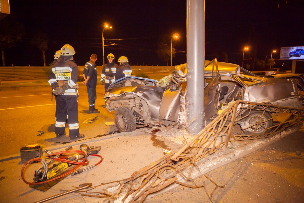 Работают сотрудники ГСЧС Работают сотрудники ГСЧС