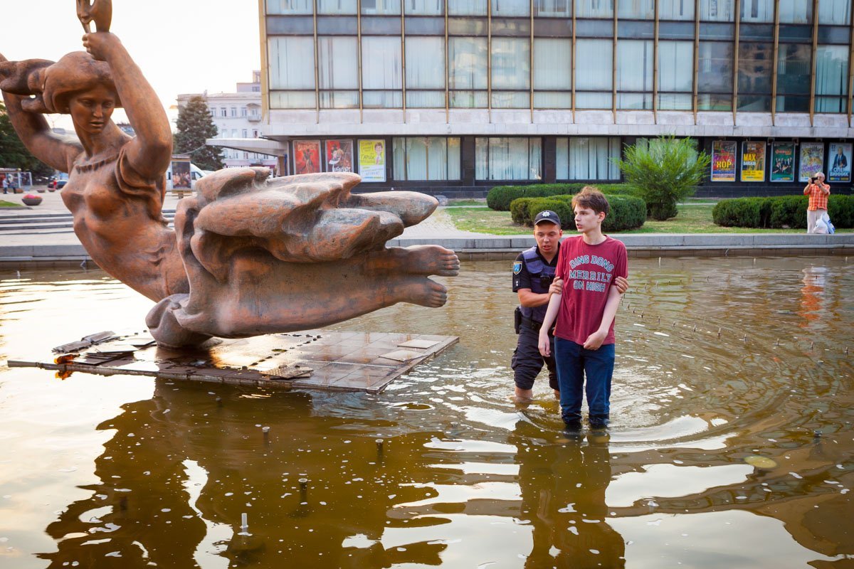 Только держись. Земля уже близко Только держись. Земля уже близко