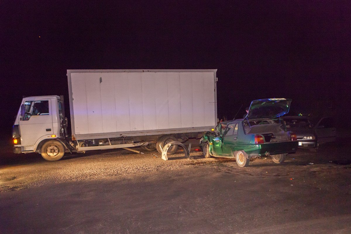 Грузовику повезло больше Грузовику повезло больше