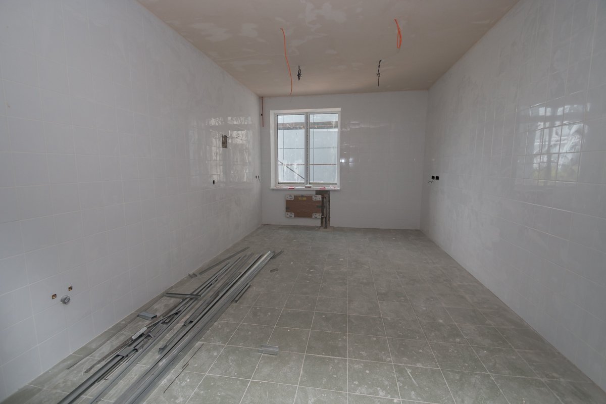 Осталось только хорошенько убраться и установить оборудование Осталось только хорошенько убраться и установить оборудование