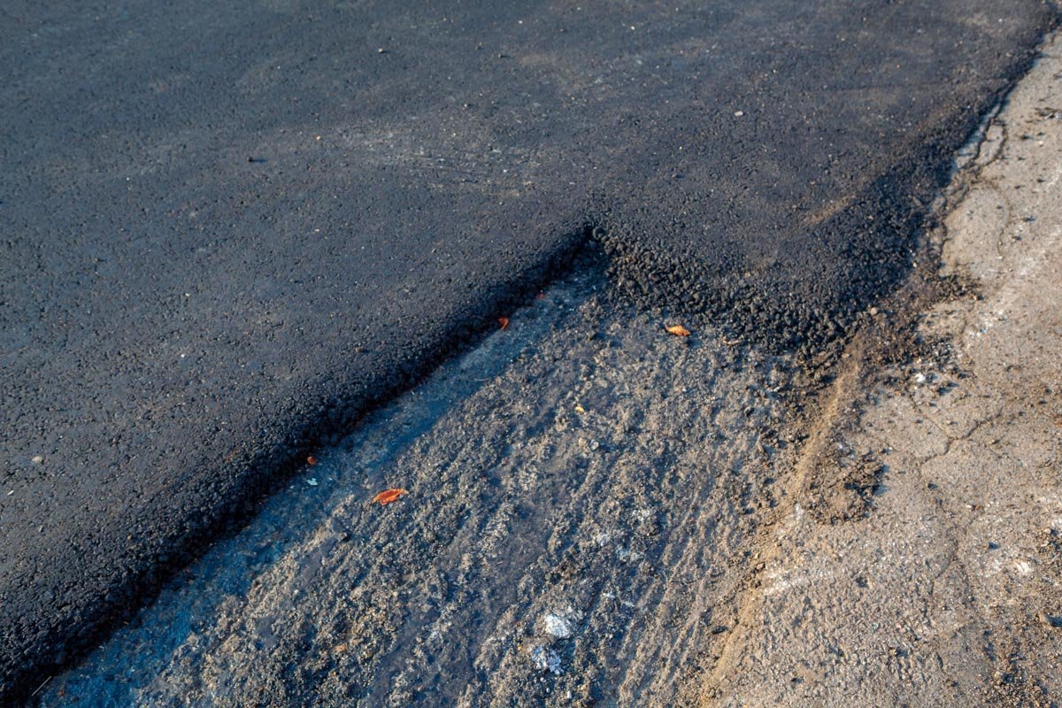 Дорога на улице попала в список тех, которые собирается отремонтировать городская власть этим летом