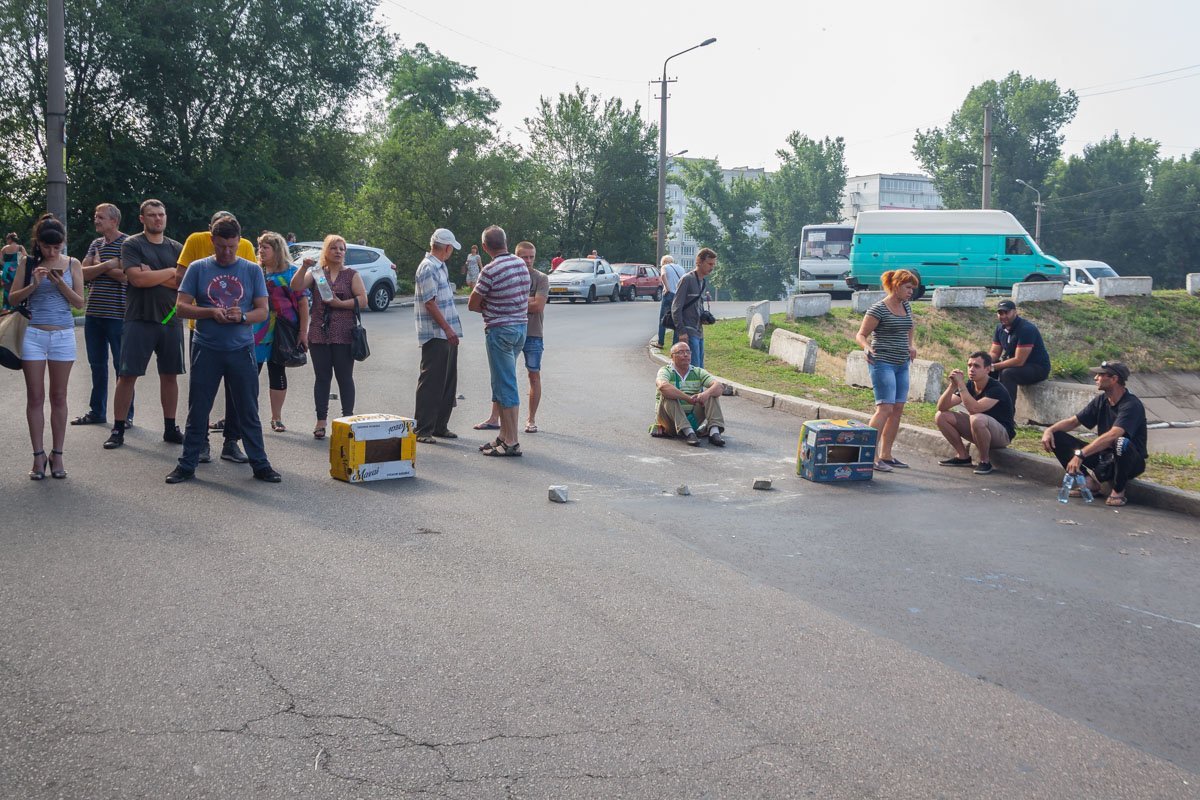Снос киосков перерос в настоящее противостояние и драку Снос киосков перерос в настоящее противостояние и драку