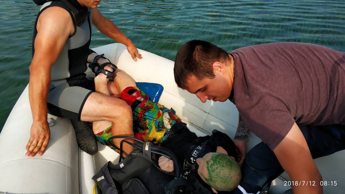 Водолазы спасли утопающего Водолазы спасли утопающего