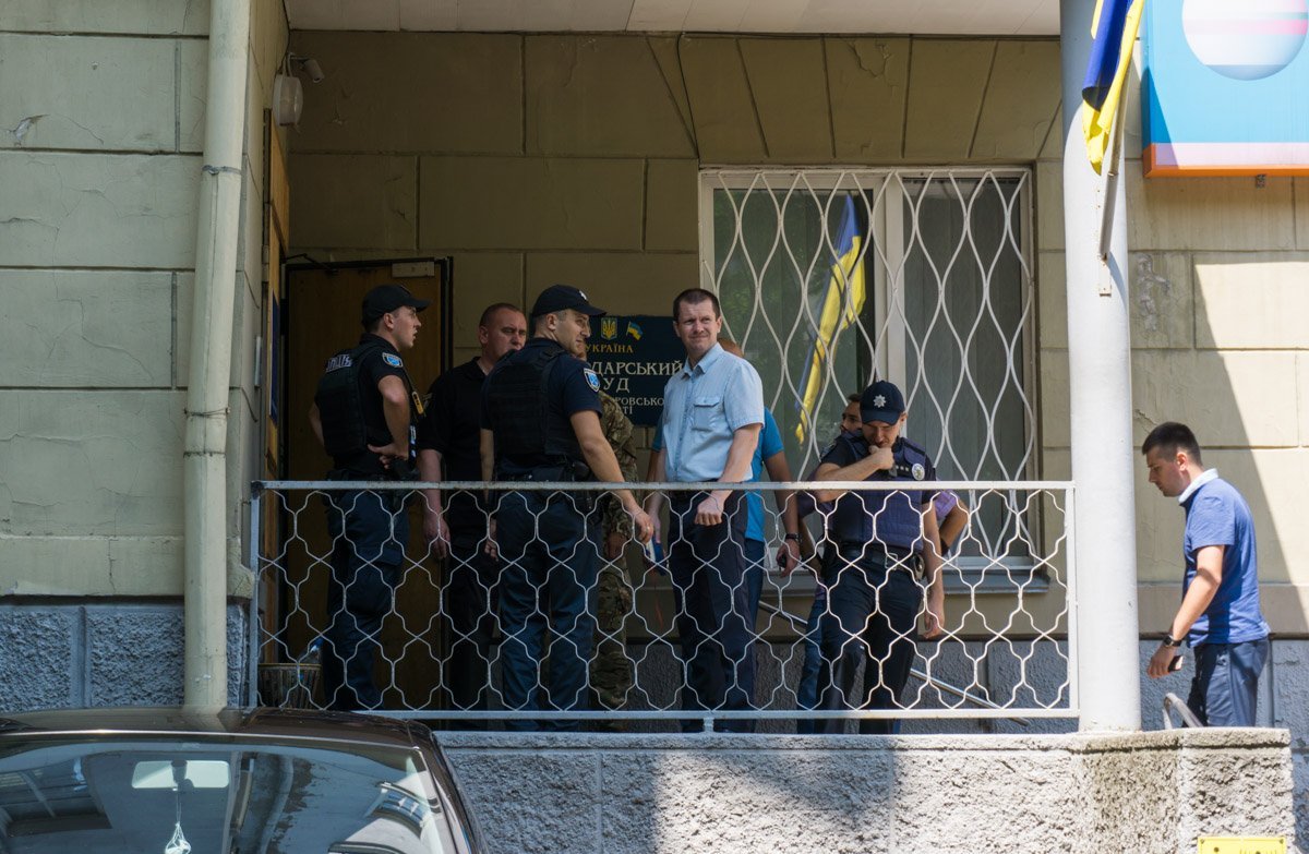 На месте сразу же прибыли сотрудники патрульной полиции  На месте сразу же прибыли сотрудники патрульной полиции
