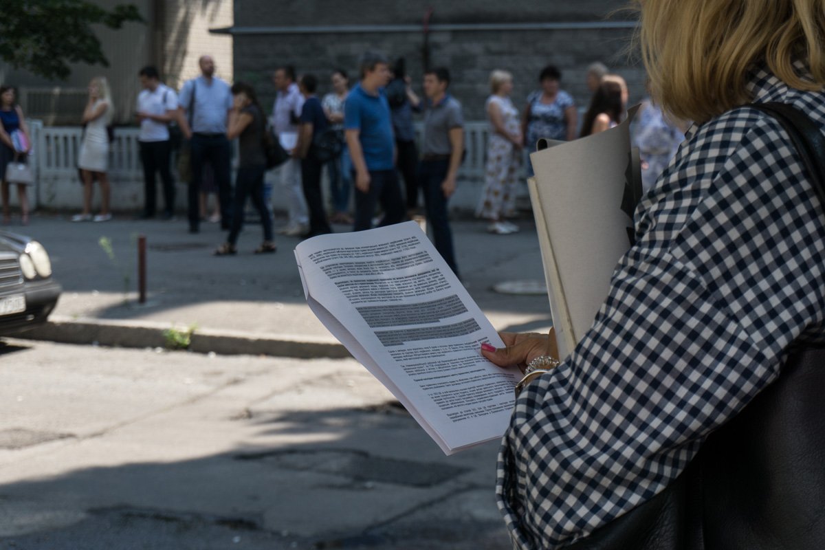 Истинные трудоголики не прекращали работать даже на улице  Истинные трудоголики не прекращали работать даже на улице