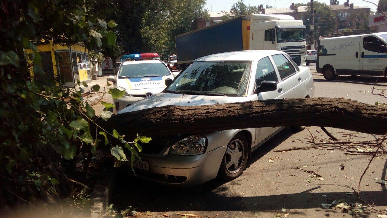 Авария произошла приблизительно в 12:00 Авария произошла приблизительно в 12:00