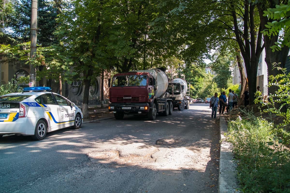 Технику пришлось убрать со строительной площадки  Технику пришлось убрать со строительной площадки