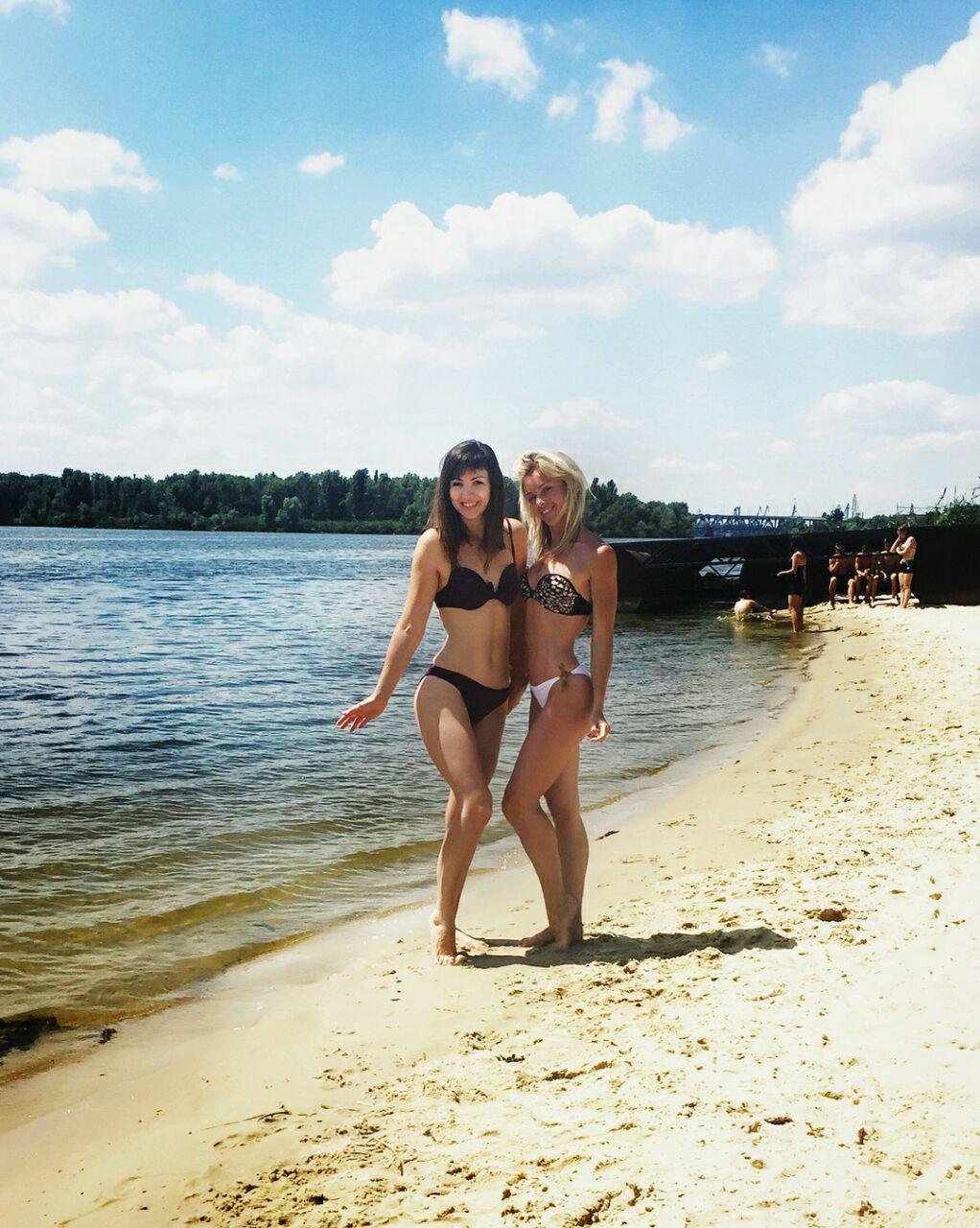 Наконец можно отдохнуть с подружками на пляже