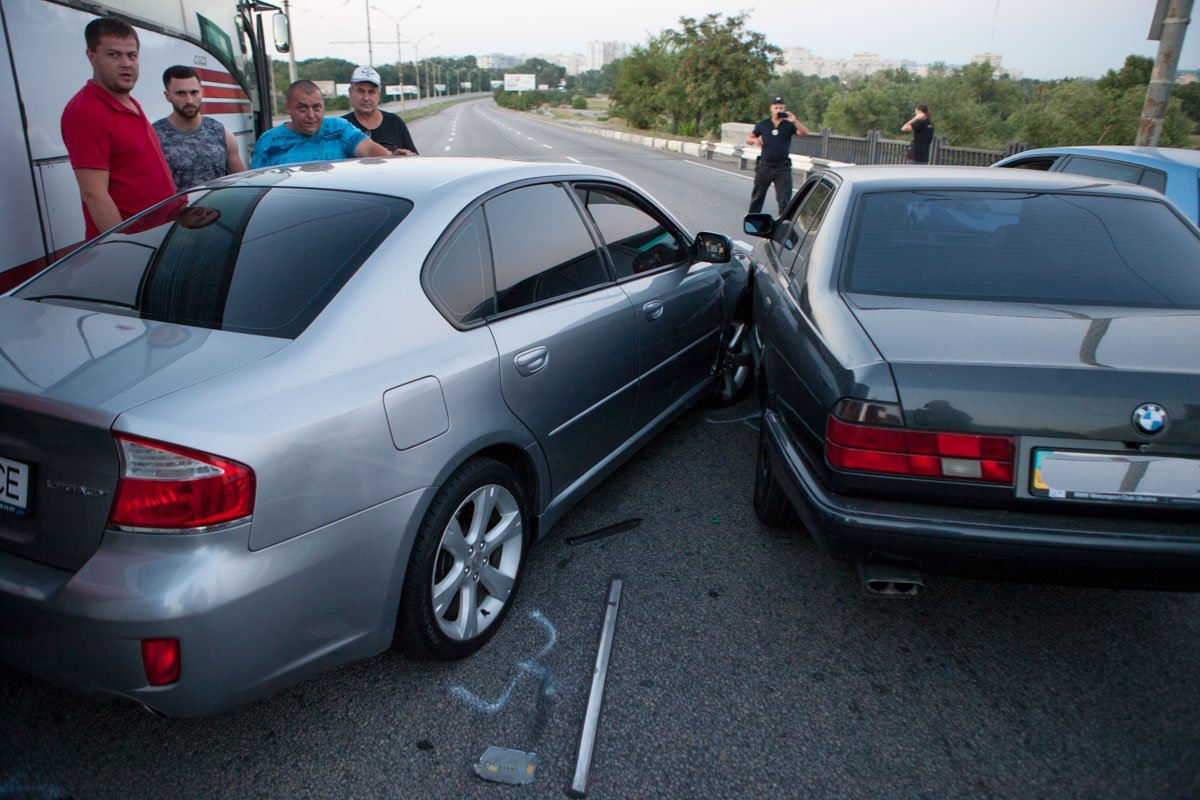 на Кайдакском мосту столкнулись 4 автомобиля на Кайдакском мосту столкнулись 4 автомобиля