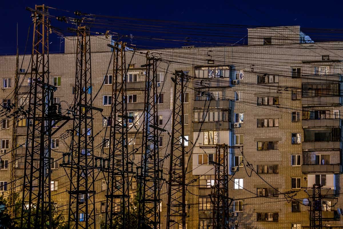 Дома путаются в проводах