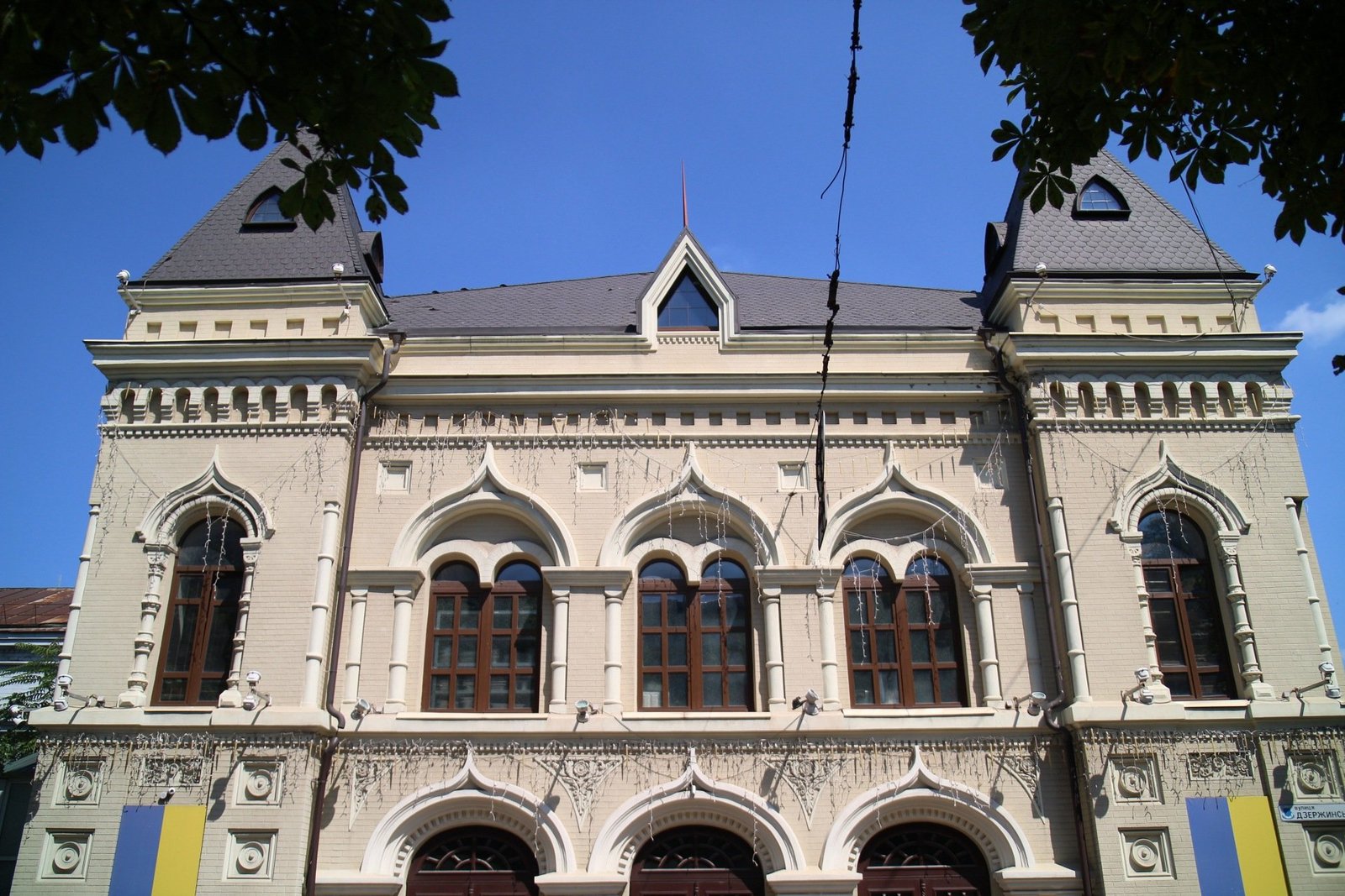 Клуб Opera знают все любители ночной жизни в Днепре Клуб Opera знают все любители ночной жизни в Днепре