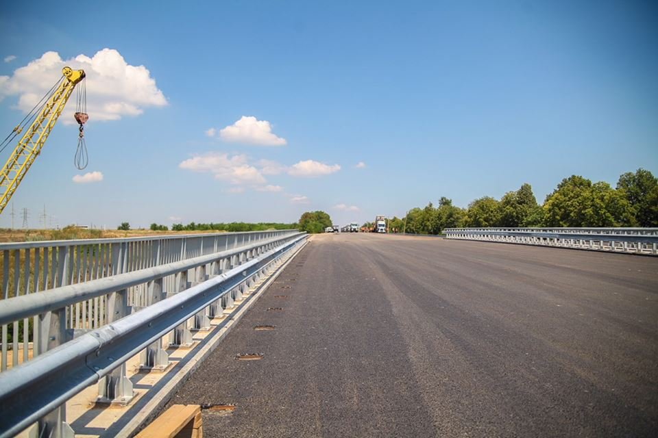 Совсем недавно на Южном обходе собрали мост