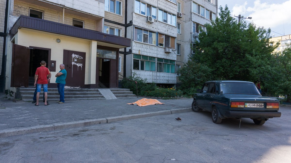 Выпал с 16 этажа