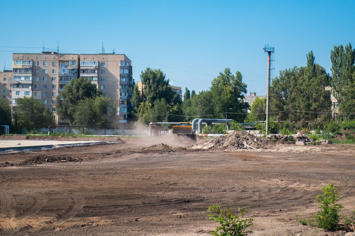 На участке работает несколько единиц техники