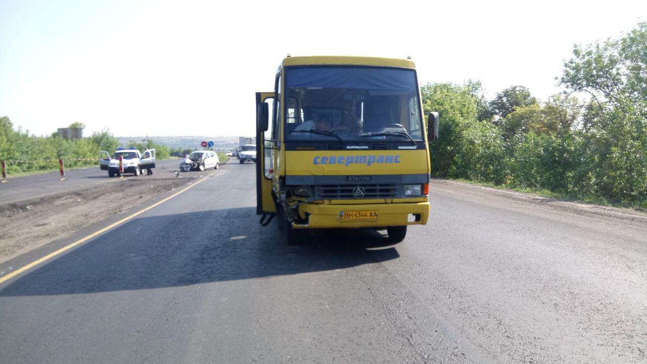 13 июля, около 14:10, на выезде из села Братское столкнулись автобус № 229 с пассажирами и Hyundai 13 июля, около 14:10, на выезде из села Братское столкнулись автобус № 229 с пассажирами и Hyundai