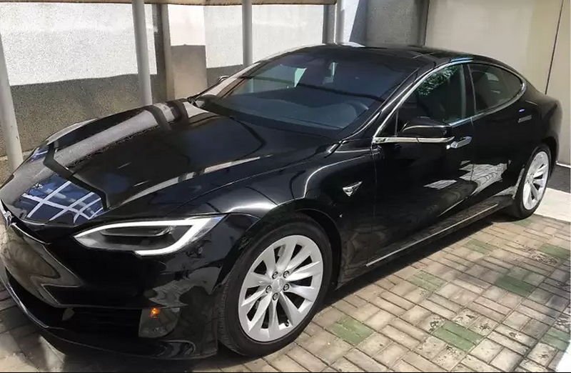 Tesla с пробегом примерно на 1/3 дешевле новой