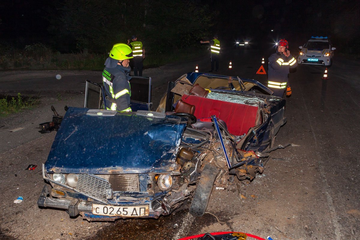 У пострадавшего открытый перелом ноги У пострадавшего открытый перелом ноги
