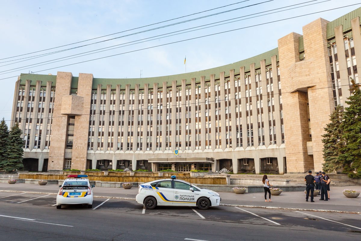 В центре Днепра задержали троих подозреваемых в грабеже