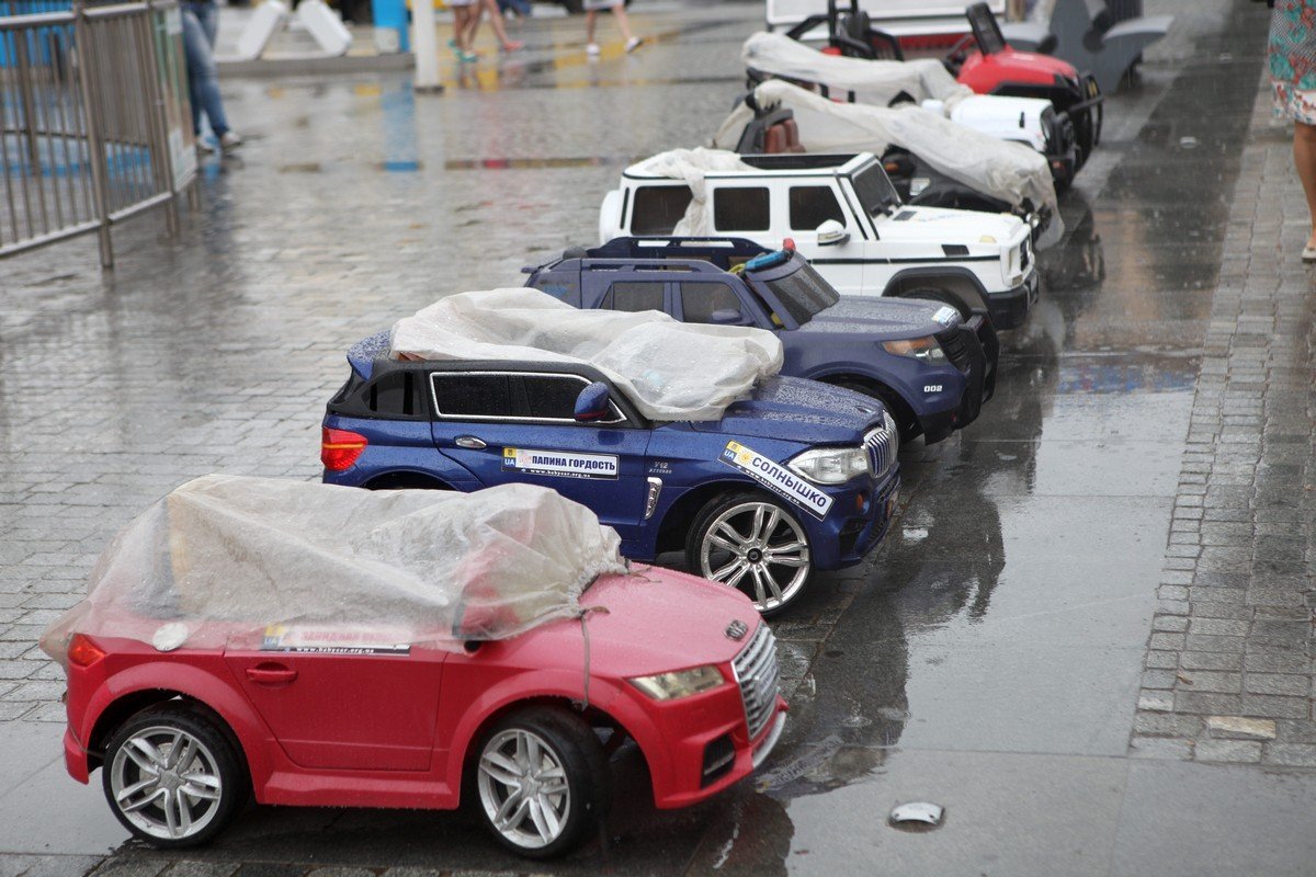 Мини автопарк под мини навесами