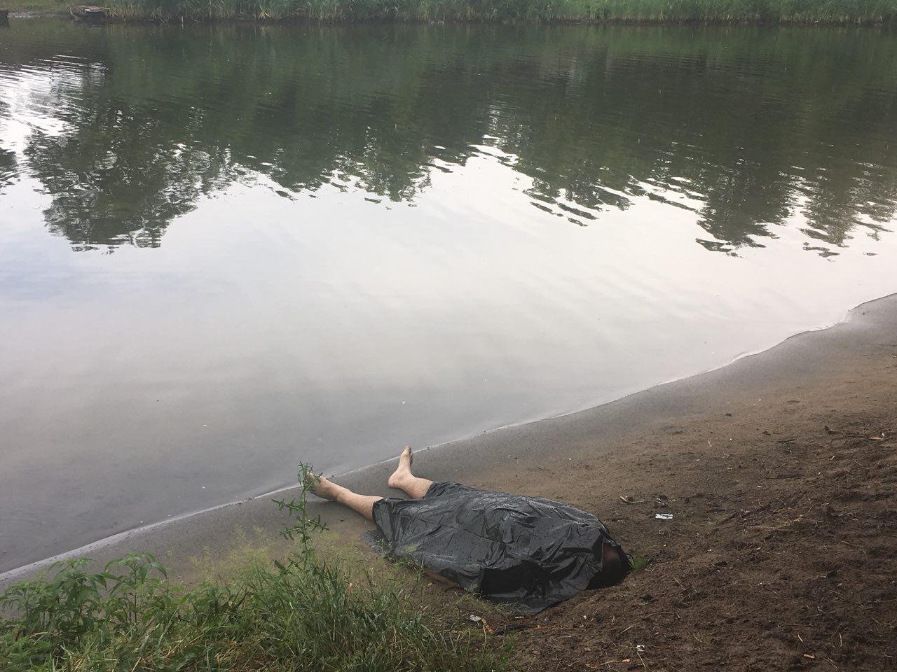 На Фрунзенском канале утонул мужчина На Фрунзенском канале утонул мужчина