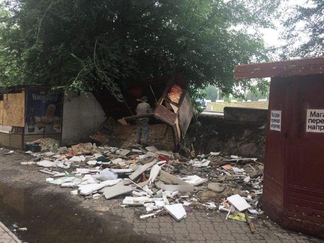 Кто-то уже начал убирать Кто-то уже начал убирать