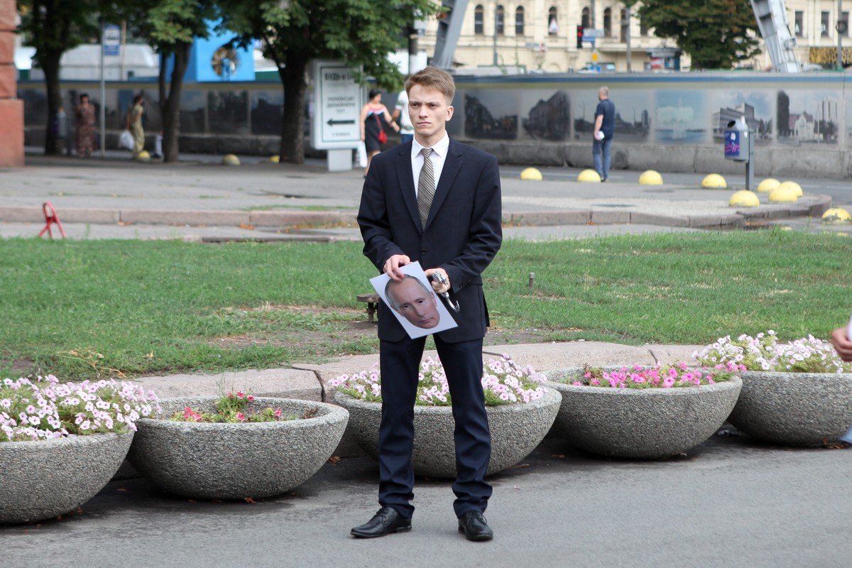 Жители Днепра показали перфоманс