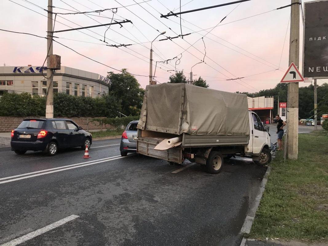 Движение на этом участке затрудненно Движение на этом участке затрудненно