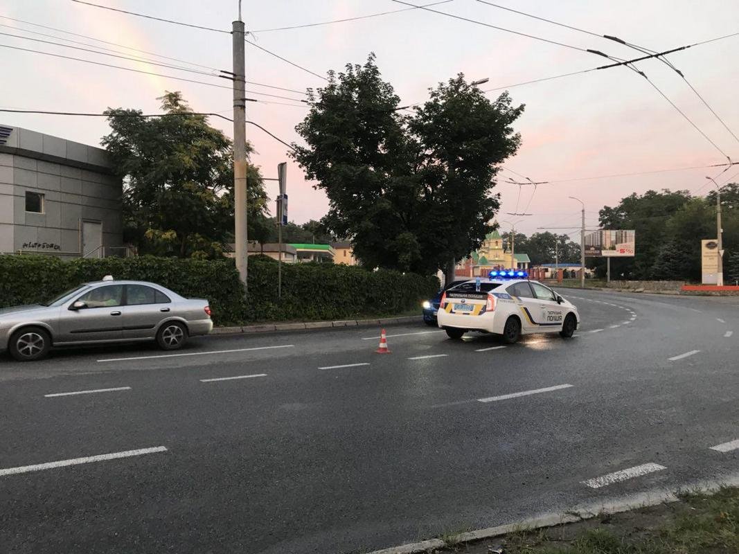 Движение регулируют патрульные Движение регулируют патрульные