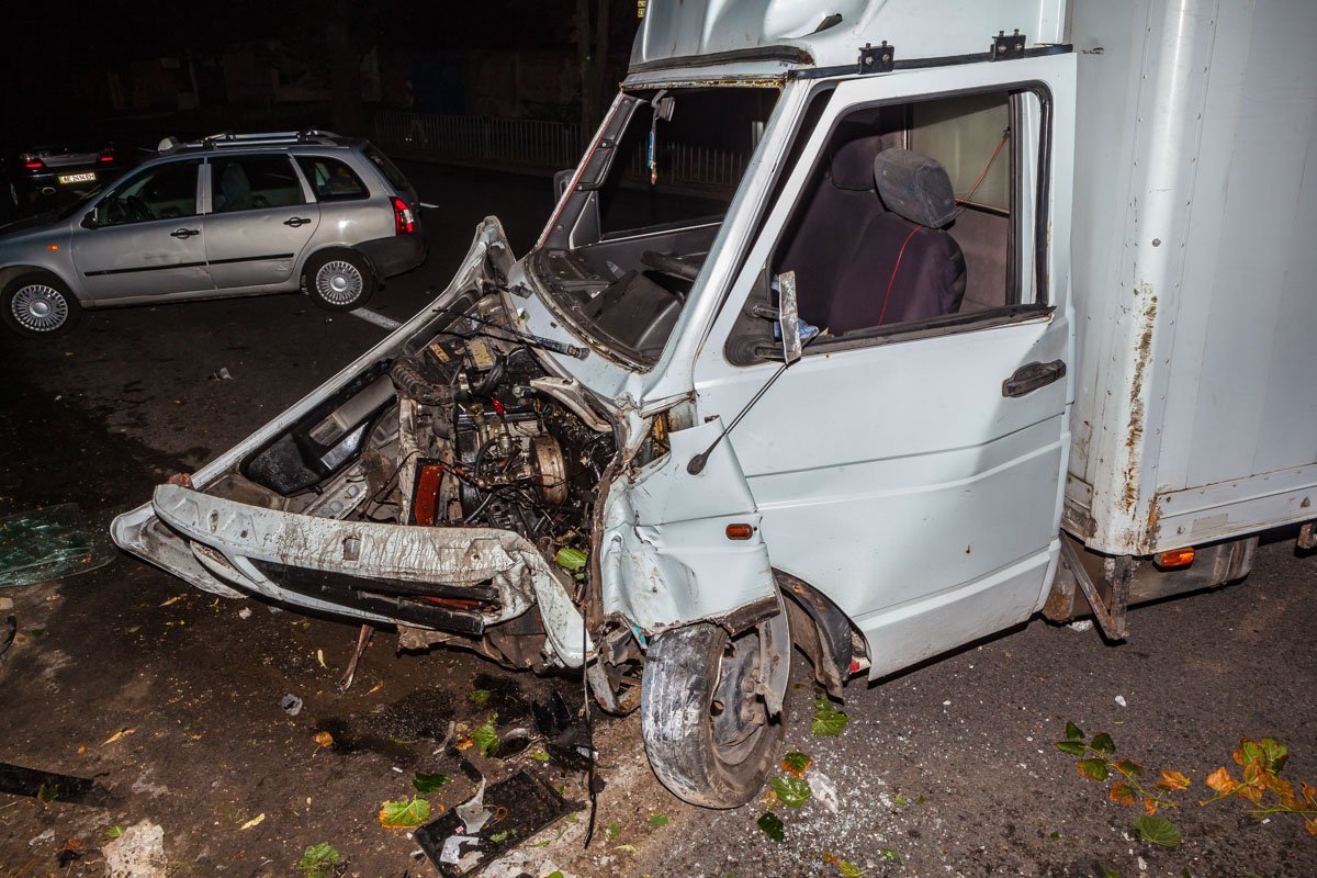 Водитель травмировал ногу Водитель травмировал ногу