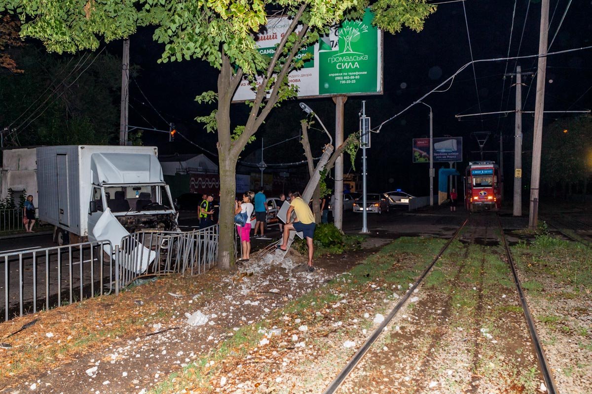 Устранять последствия прибыла аварийная служба Устранять последствия прибыла аварийная служба