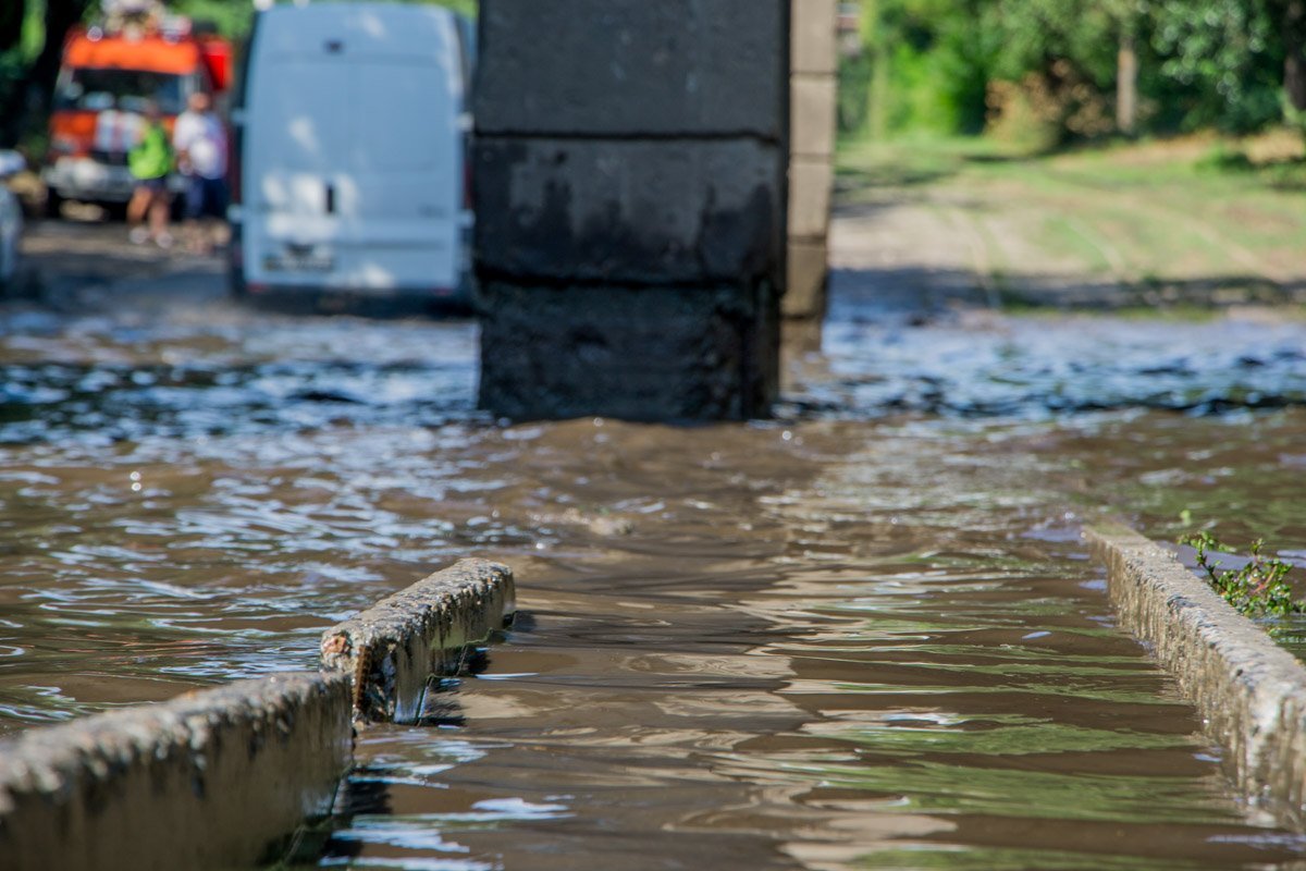 Резиновые сапоги в "Ашане" по 250 гривен, если что
