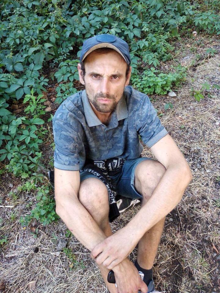 Этот человек пытался разобрать на металлолом детскую железную дорогу в парке Глобы и был изловлен