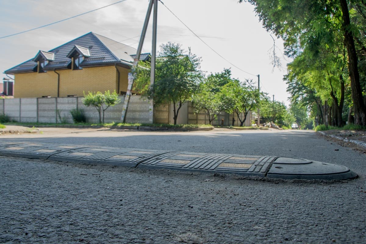 Лежачий "страж порядка" повышает уровень безопасности на дороге