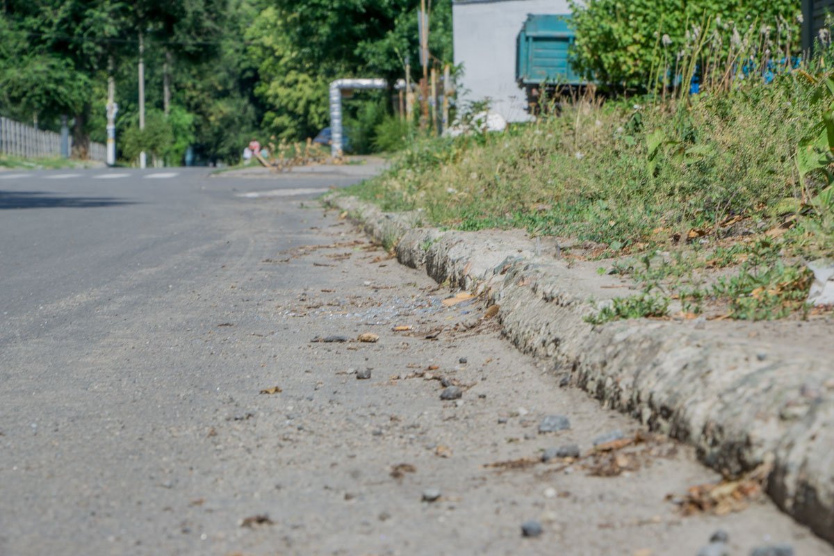 Бордюрный камень остался старый, но общую картину он не портит