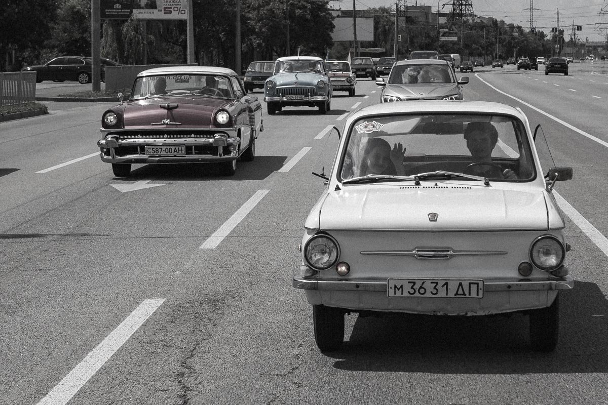 В Днепре прошел пробег ретро-автомобилей В Днепре прошел пробег ретро-автомобилей