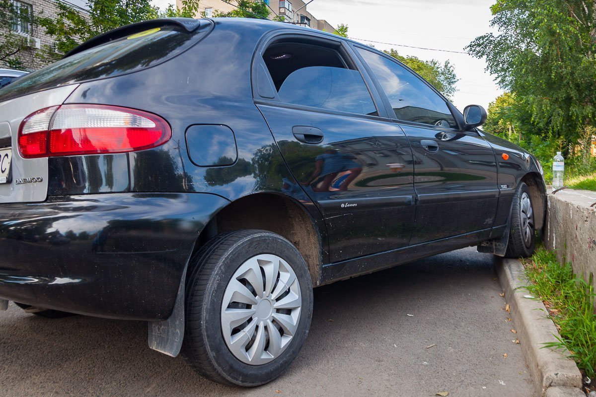 Водитель и пассажир Daewoo отделались испугом Водитель и пассажир Daewoo отделались испугом