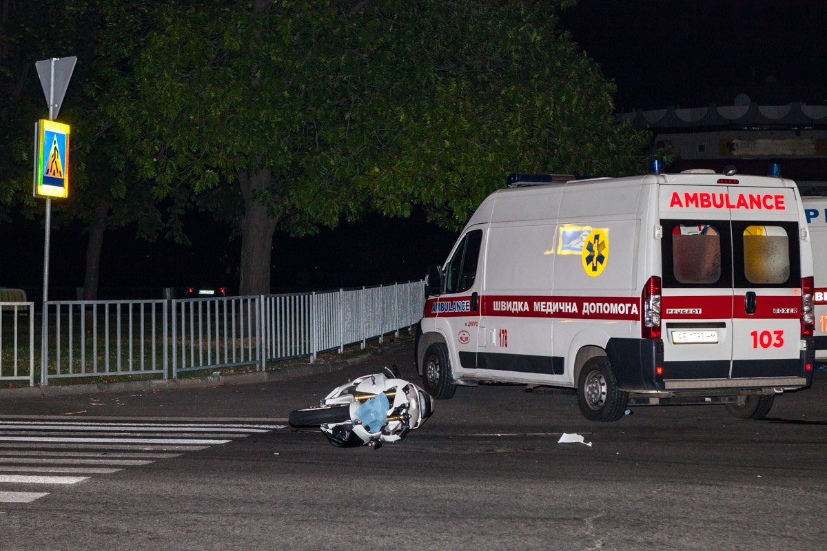 На место происшествия прибыло несколько экипажей патрульной полиции