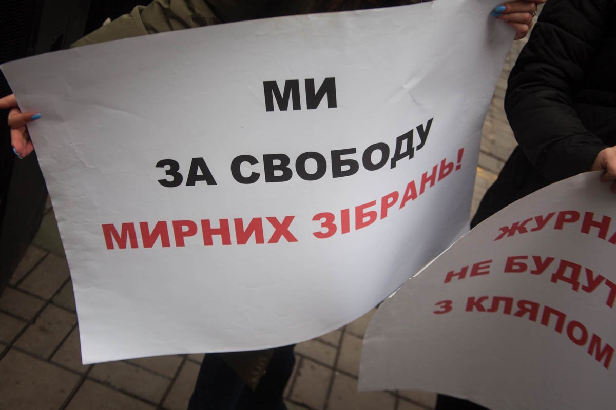 В ассортименте есть и такие плакаты... В ассортименте есть и такие плакаты...