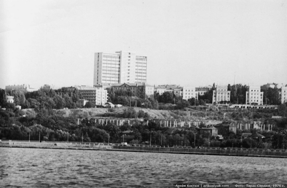 Новый корпус агроуниверситета только построили. 1976 год. Фото: Тарас Сердюк Новый корпус агроуниверситета только построили. 1976 год. Фото: Тарас Сердюк