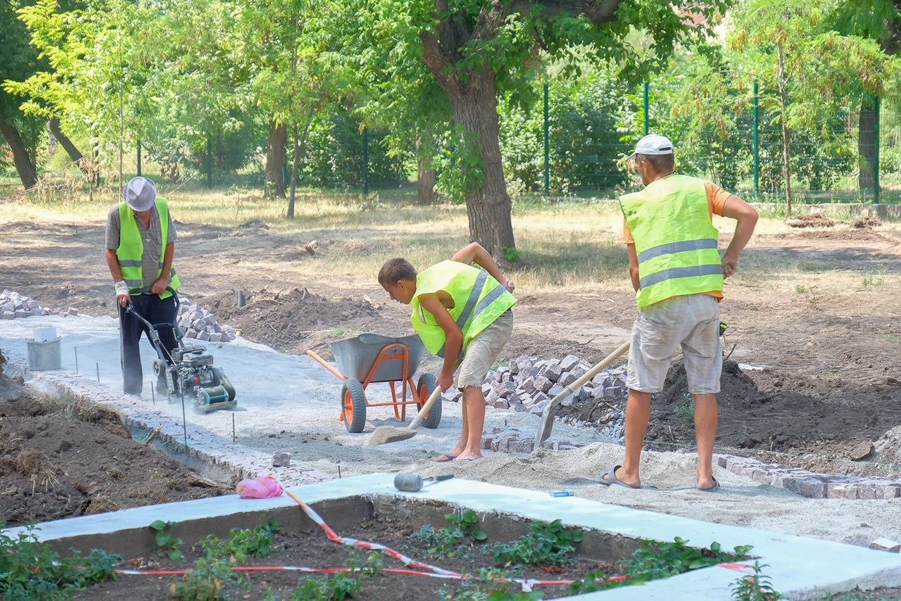 Мастера трудятся, не покладая рук