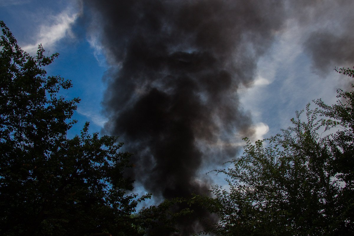 Владельцы киосков и продавцы закрывали родимые ларьки собственной грудью