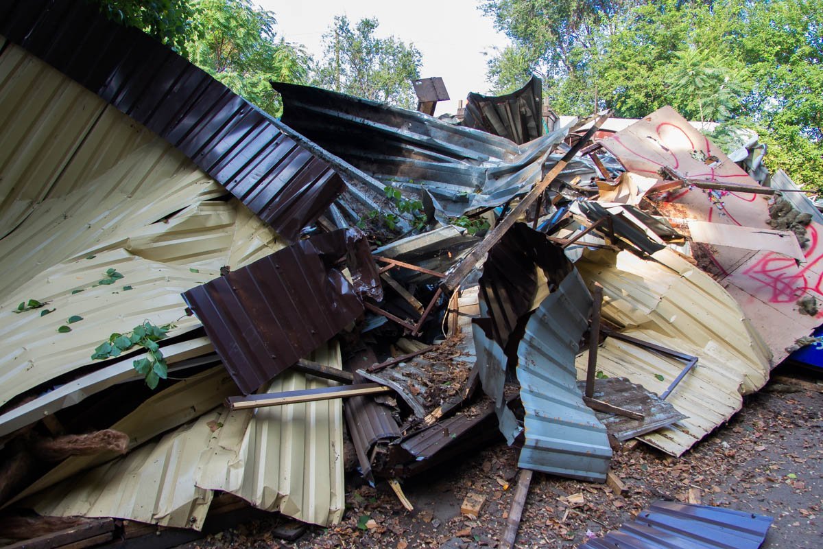 По правилам ларьки должны отправляться на полигон