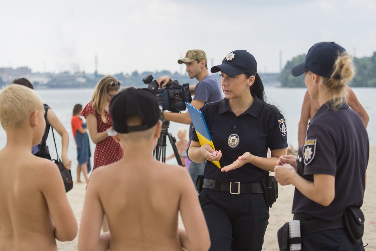 Во время рейда жителям напомнили о правилах поведения на воде Во время рейда жителям напомнили о правилах поведения на воде