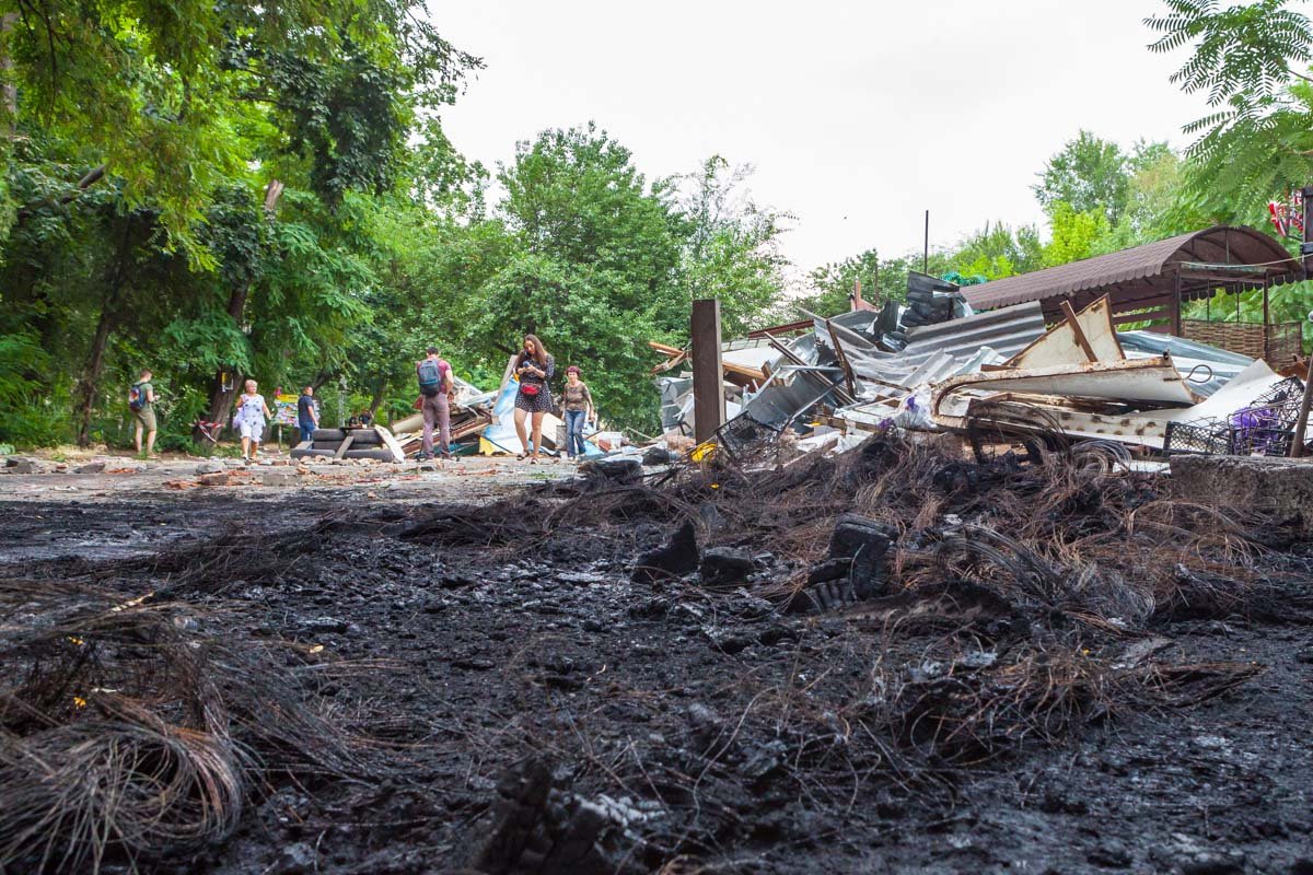 Сажа и корд от сгоревших покрышек