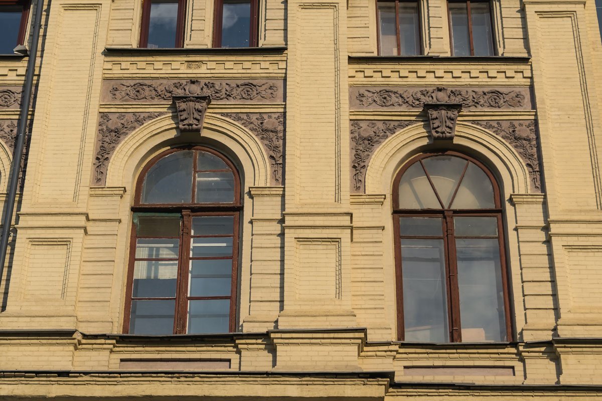 Сразу после постройки здание заняли различные городские учреждения Сразу после постройки здание заняли различные городские учреждения