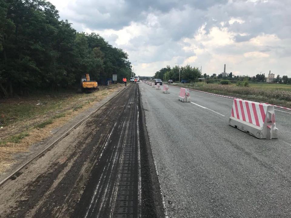 Весы строят на Киевской трассе